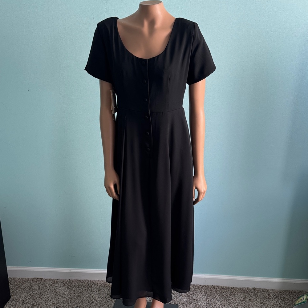 Stephanie Andrews Elegant Black Maxi Dress with Short Sleeves